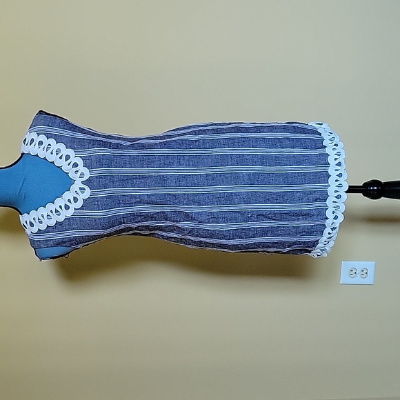 Jade Dresses & Skirts - JADE Gray & White Pocketed Sleeveless Midi Dress